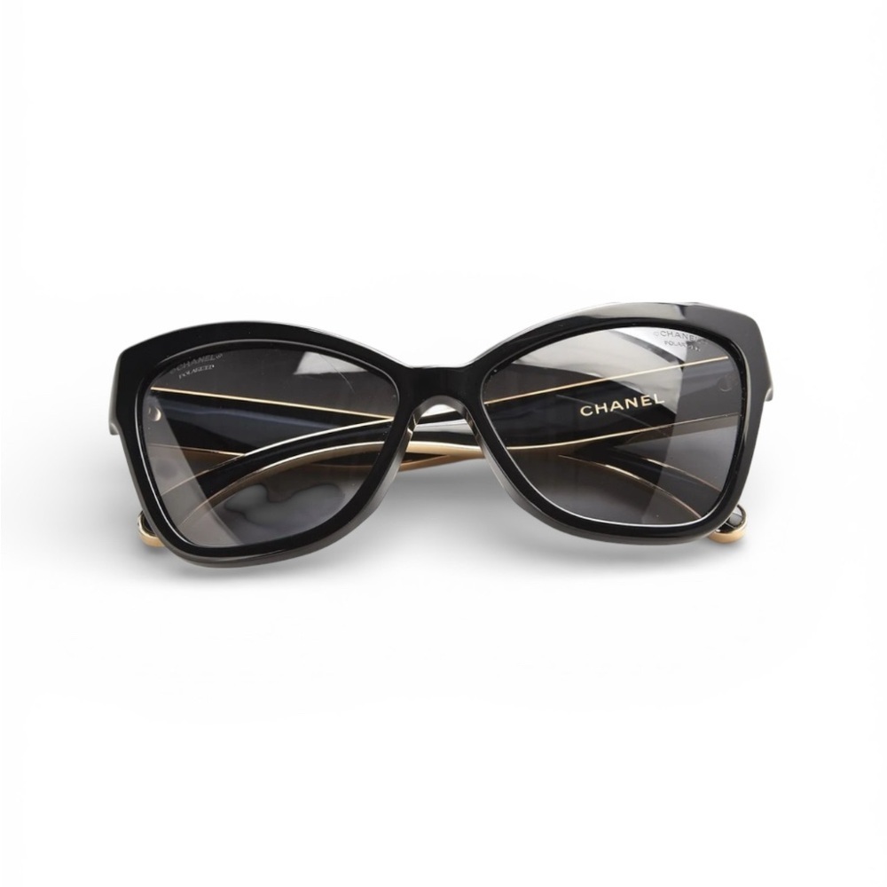 CHANEL Elegant Black and gold trim Sunglasses with accessories FLAWLESS - Picture 6 of 16